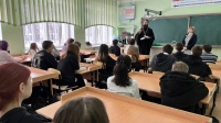 Хабаровский священник провел в Корсаковской школе день духовного просвещения