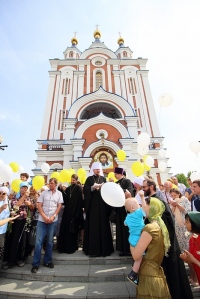 Праздник для семей прошел у стен Успенского собора в Хабаровске