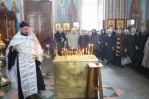 В хабаровском храме святителя Иннокентия Иркутского была отслужена панихида по узникам фашистских концлагерей. 11 апреля 2013 года.